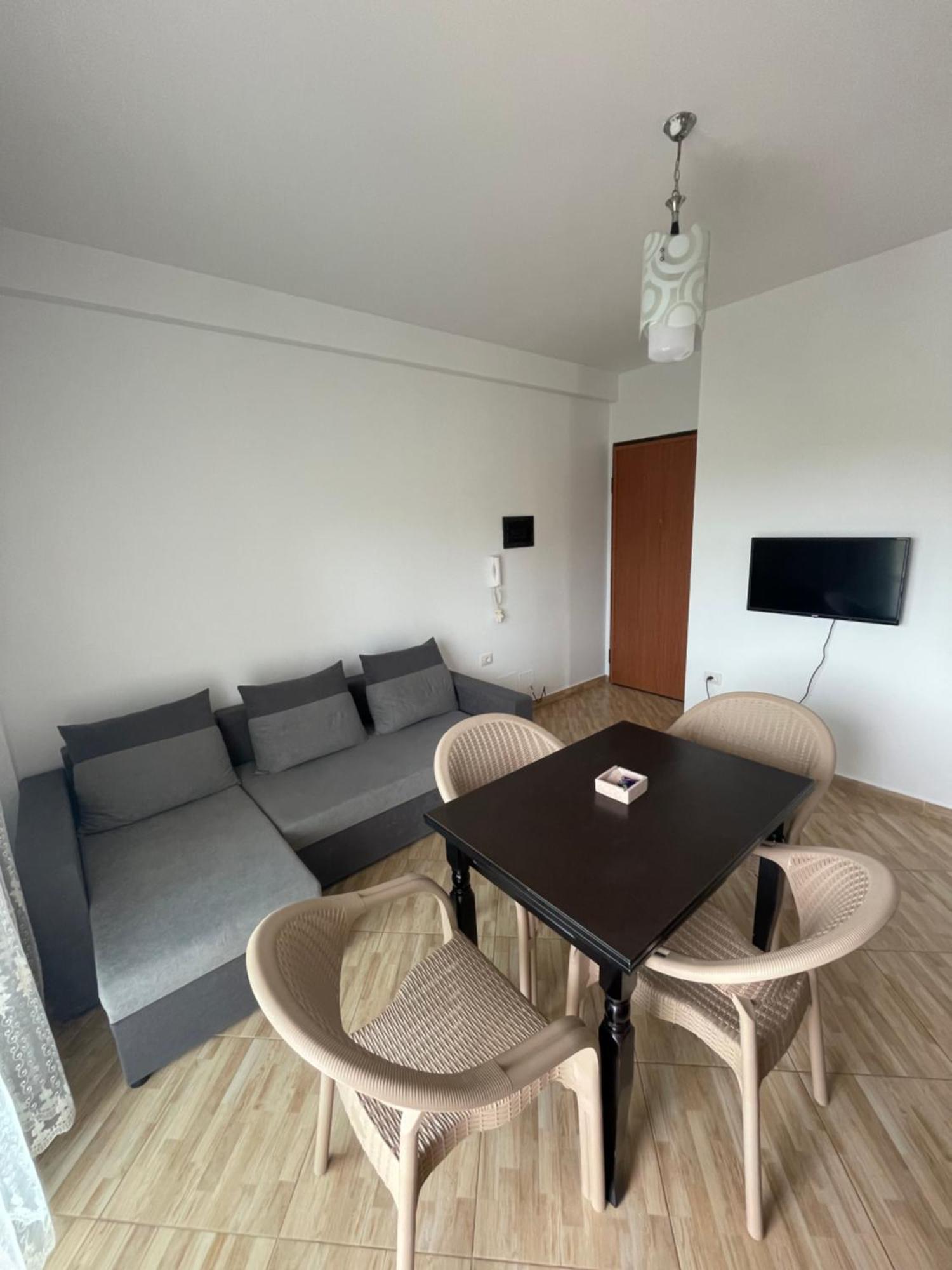 Charming Coastal Retreat Appartement Vlorë